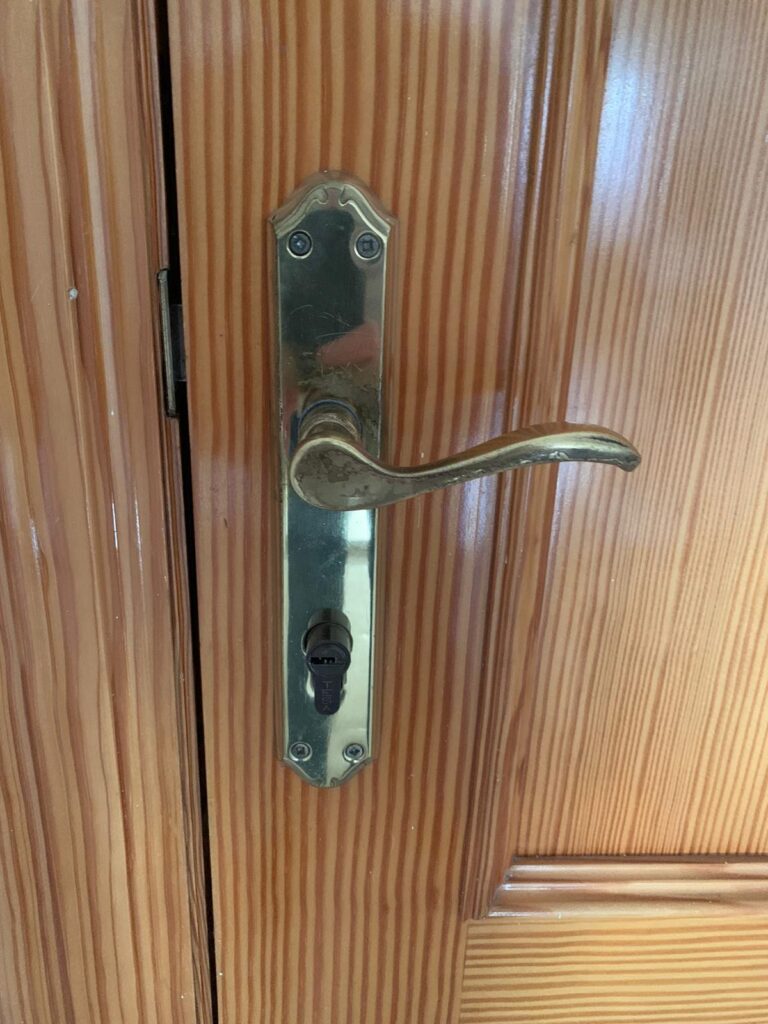 Apertura de puertas Hazas de Cesto